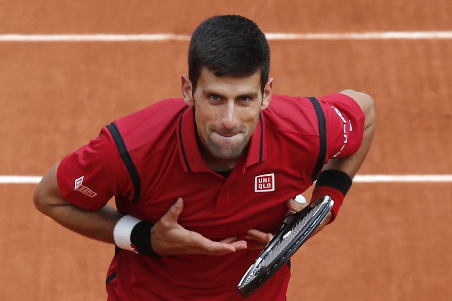Inchino per la vittoria: Djokovic vince con facilit 6-4, 6-1, 6-1 (Ap)